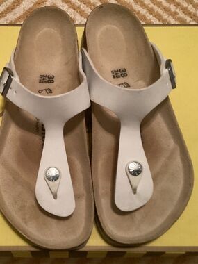 Birkenstock Gizeh Sandal in White